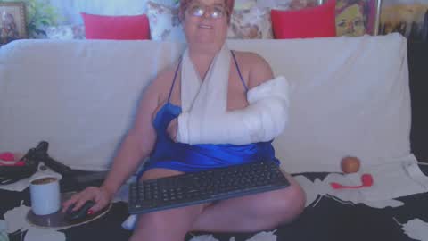 Snapshot of queenpammy chatting on 03/04/25, 12:33 QueenPammy online show from 03/04/25, 12:33