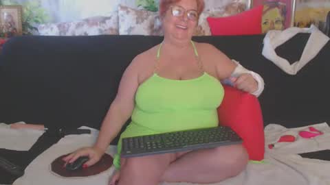 Snapshot of queenpammy chatting on 03/06/25, 01:14 QueenPammy online show from 03/06/25, 01:14
