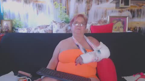 Snapshot of queenpammy chatting on 03/10/25, 09:10 QueenPammy online show from 03/10/25, 09:10