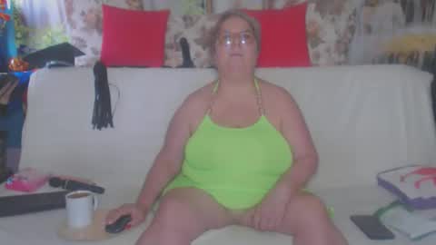 Snapshot of queenpammy chatting on 09/28/25, 06:52 QueenPammy online show from 09/28/25, 06:52
