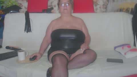 Snapshot of queenpammy chatting on 09/29/25, 04:50 QueenPammy online show from 09/29/25, 04:50