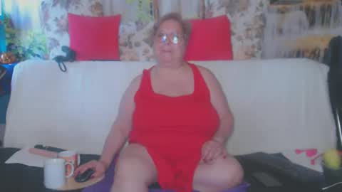 Snapshot of queenpammy chatting on 10/17/25, 07:11 QueenPammy online show from 10/17/25, 07:11