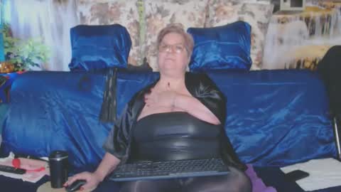 Snapshot of queenpammy chatting on 10/24/25, 05:15 QueenPammy online show from 10/24/25, 05:15