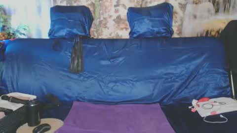 Snapshot of queenpammy chatting on 10/25/25, 06:43 QueenPammy online show from 10/25/25, 06:43