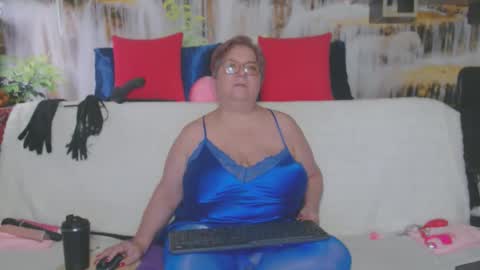 Snapshot of queenpammy chatting on 11/28/25, 08:28 QueenPammy online show from 11/28/25, 08:28