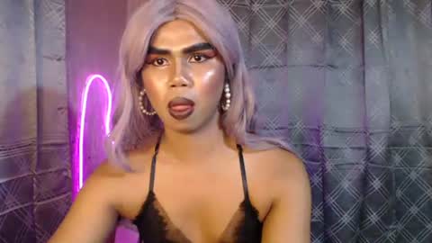 queenpinayebony_xx online show from 04/25/26, 01:41