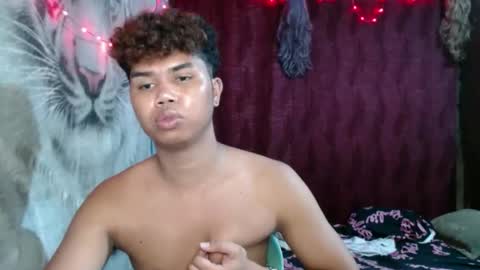 queenpinayebony_xx online show from 05/16/26, 07:27