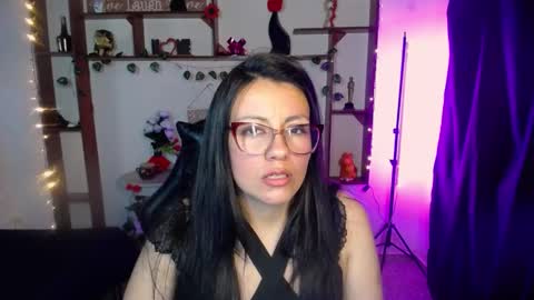 Snapshot of queenrose94 chatting on 03/05/26, 01:40 queenrose94 online show from 03/05/26, 01:40