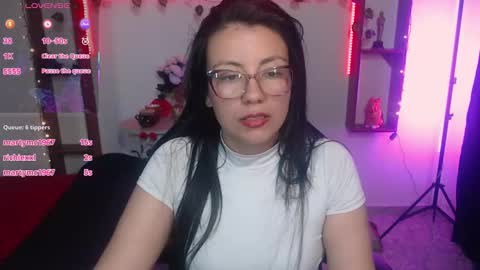 Snapshot of queenrose94 chatting on 03/11/26, 12:11 queenrose94 online show from 03/11/26, 12:11