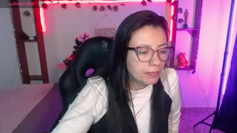 Snapshot of queenrose94 chatting on 03/18/26, 12:19 queenrose94 online show from 03/18/26, 12:19