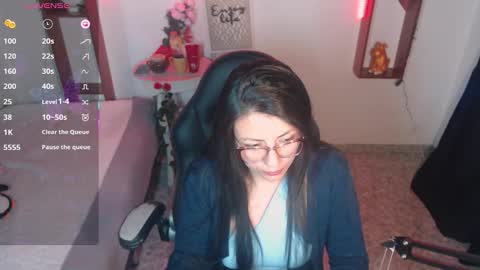 Snapshot of queenrose94 chatting on 03/19/26, 01:15 queenrose94 online show from 03/19/26, 01:15