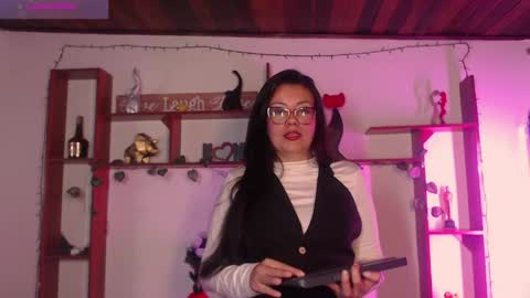 Snapshot of queenrose94 chatting on 03/27/26, 01:44 queenrose94 online show from 03/27/26, 01:44