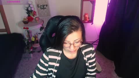 Snapshot of queenrose94 chatting on 04/06/26, 11:22 queenrose94 online show from 04/06/26, 11:22