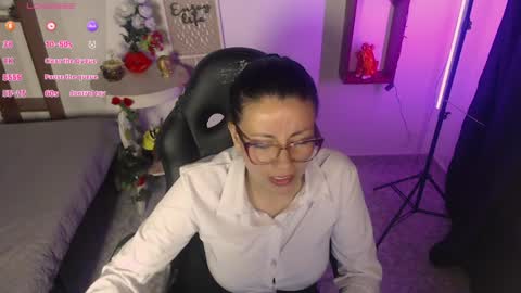 Snapshot of queenrose94 chatting on 04/09/26, 12:43 queenrose94 online show from 04/09/26, 12:43