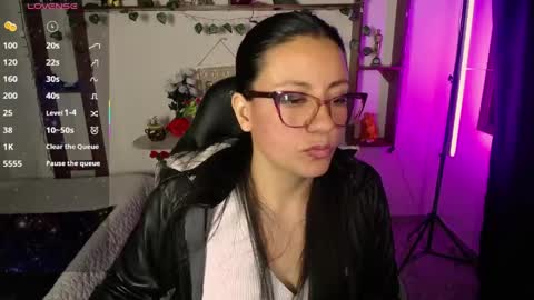 Snapshot of queenrose94 chatting on 04/15/26, 01:29 queenrose94 online show from 04/15/26, 01:29