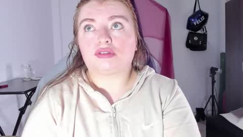 Snapshot of queensami7 chatting on 11/11/25, 02:22 Samantha online show from 11/11/25, 02:22