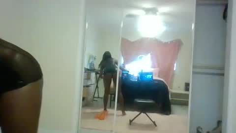 Snapshot of queensandyyy chatting on 12/03/25, 07:12 queensandyyy online show from 12/03/25, 07:12