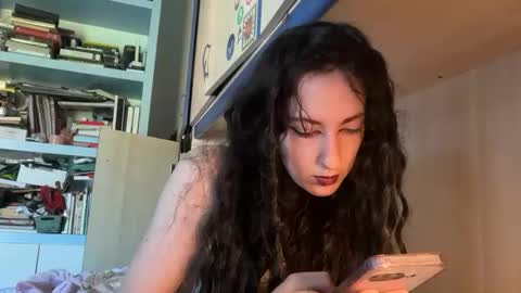 Snapshot of queenselket chatting on 04/24/26, 10:28 queenselket online show from 04/24/26, 10:28