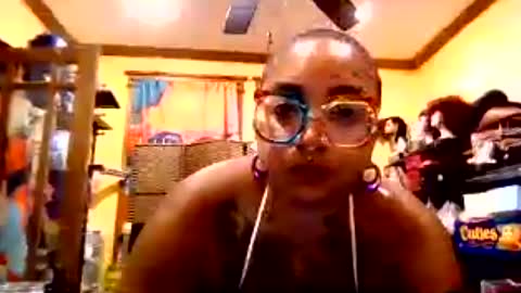 Snapshot of queensquirtntwerk chatting on 08/10/26, 01:53 Queen Hilarity online show from 08/10/26, 01:53