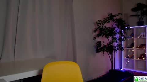 Snapshot of queensy_sins_x chatting on 04/18/26, 07:07 Queensy online show from 04/18/26, 07:07