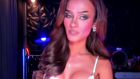 Snapshot of queenvalentinats chatting on 05/27/26, 09:56 ValentinaMoone online show from 05/27/26, 09:56