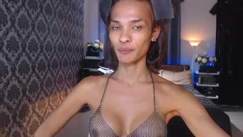 Snapshot of queenvalentinats chatting on 06/13/26, 12:03 ValentinaMoone online show from 06/13/26, 12:03