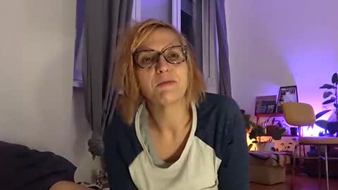 bi is from billy online show from 11/18/25, 09:52