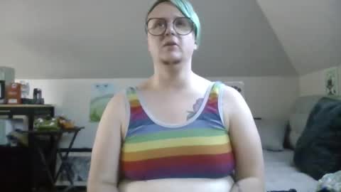 Snapshot of queerlyjaz chatting on 09/11/25, 01:28 queerlyjaz online show from 09/11/25, 01:28