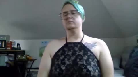 Snapshot of queerlyjaz chatting on 09/11/25, 05:46 queerlyjaz online show from 09/11/25, 05:46