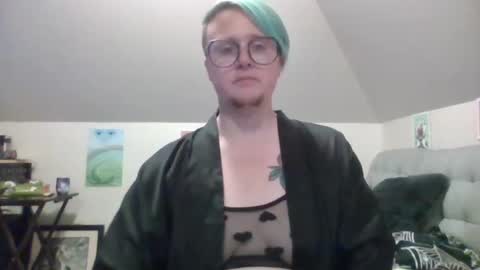 Snapshot of queerlyjaz chatting on 09/27/25, 02:27 queerlyjaz online show from 09/27/25, 02:27