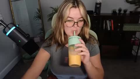 Bri online show from 10/04/25, 02:42