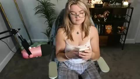 Bri online show from 11/16/25, 02:17