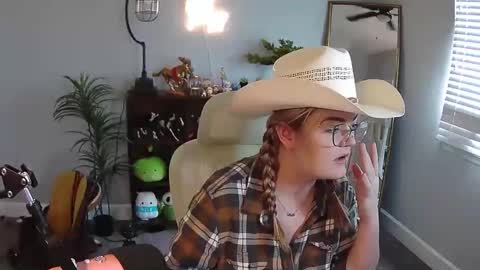 Bri online show from 12/15/25, 06:23