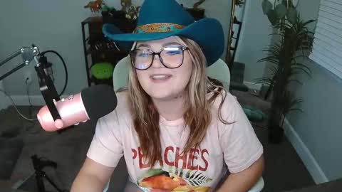 Snapshot of quervoqueen1 chatting on 05/18/26, 04:07 Bri online show from 05/18/26, 04:07