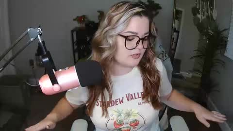 Snapshot of quervoqueen1 chatting on 05/24/26, 01:43 Bri online show from 05/24/26, 01:43