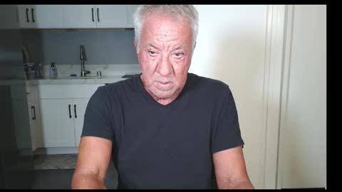 Snapshot of quest_one chatting on 10/10/25, 02:43 Jim online show from 10/10/25, 02:43