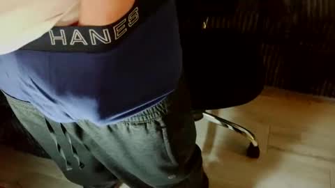 Snapshot of questionsfordays chatting on 04/08/26, 02:33 DaddyDreams online show from 04/08/26, 02:33