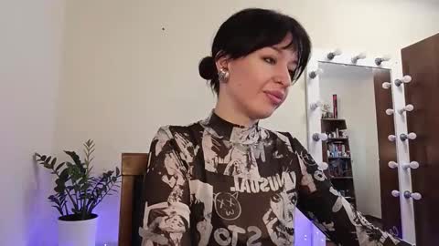 quiet_smile online show from 10/12/25, 08:13