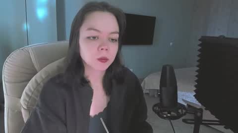 Snapshot of quietluxury chatting on 03/19/26, 12:20 quietluxury online show from 03/19/26, 12:20