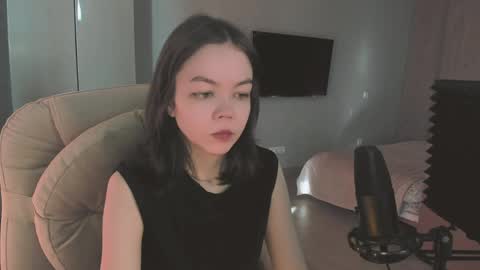 Snapshot of quietluxury chatting on 03/29/26, 02:06 quietluxury online show from 03/29/26, 02:06