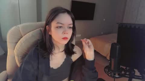 Snapshot of quietluxury chatting on 04/11/26, 01:37 quietluxury online show from 04/11/26, 01:37