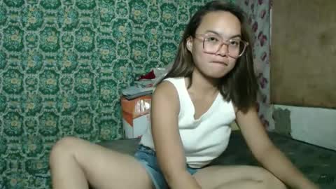 Snapshot of quinne_miles chatting on 04/21/26, 11:27 Quinne online show from 04/21/26, 11:27