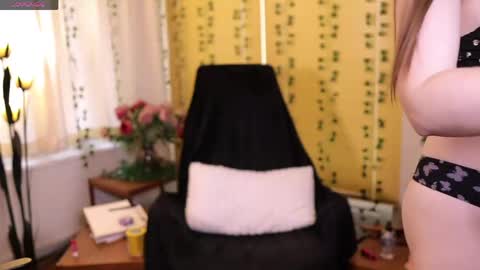 Snapshot of quinnrmonroe chatting on 05/04/26, 01:07 QuinnMonroe online show from 05/04/26, 01:07
