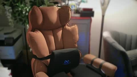 Snapshot of qweenviva chatting on 09/11/25, 02:00 ViVaLuvLicious online show from 09/11/25, 02:00