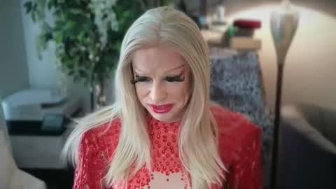 Snapshot of qweenviva chatting on 11/27/25, 07:27 ViVaLuvLicious online show from 11/27/25, 07:27