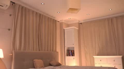 Snapshot of qwelbi chatting on 11/14/25, 04:38 kiri online show from 11/14/25, 04:38