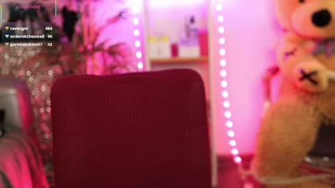 Snapshot of qwennx chatting on 03/31/26, 04:13 Nova Hollis online show from 03/31/26, 04:13