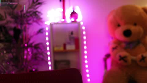 Snapshot of qwennx chatting on 04/05/26, 04:42 Nova Hollis online show from 04/05/26, 04:42