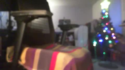 Snapshot of qwerty__pop chatting on 12/01/25, 12:37 qwerty__pop online show from 12/01/25, 12:37