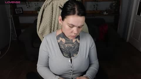 Snapshot of qwertyannie_lbo chatting on 04/26/26, 12:03 qwertyannie_lbo online show from 04/26/26, 12:03